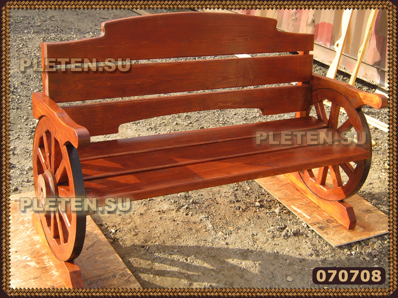 скамейка из деревянных колес